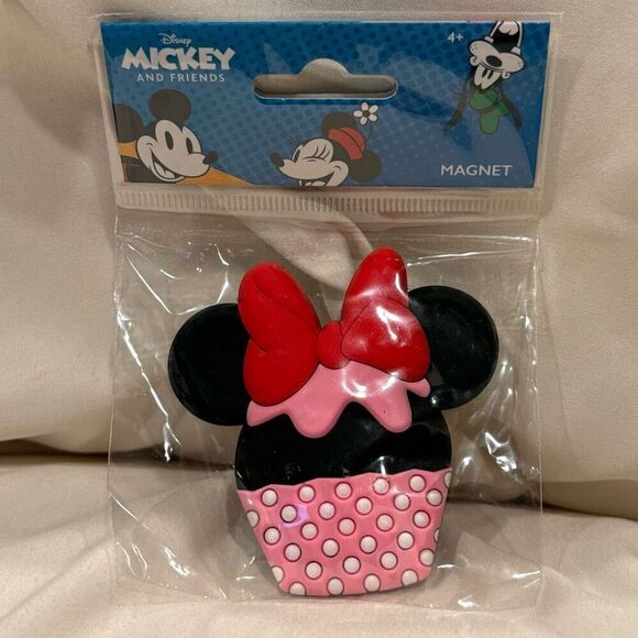 Disney Minnie Mouse Cupcake 3D Magnet NWT 🧁 - Picture 1 of 3